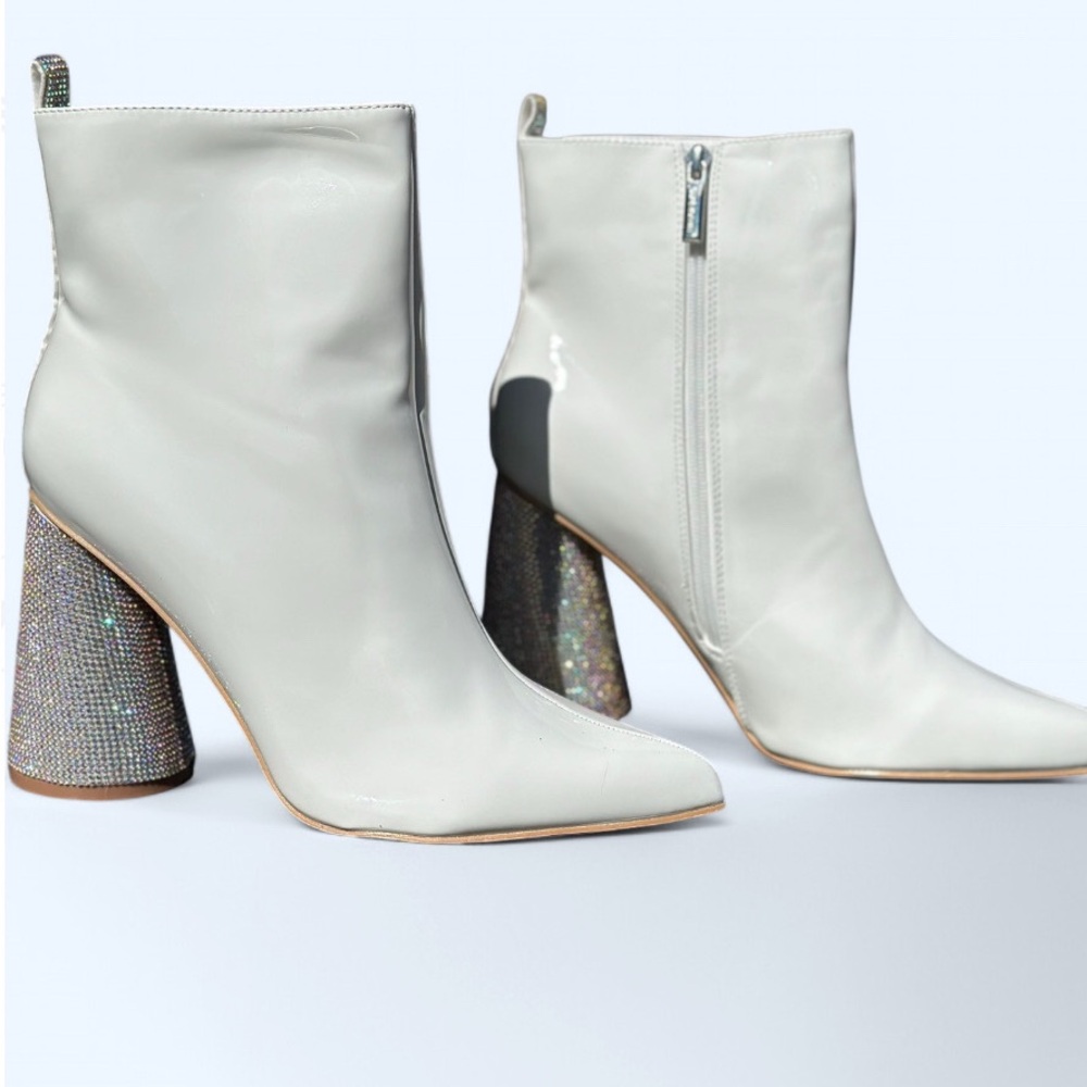 Elegant White Ankle Boots with Glitter Heel